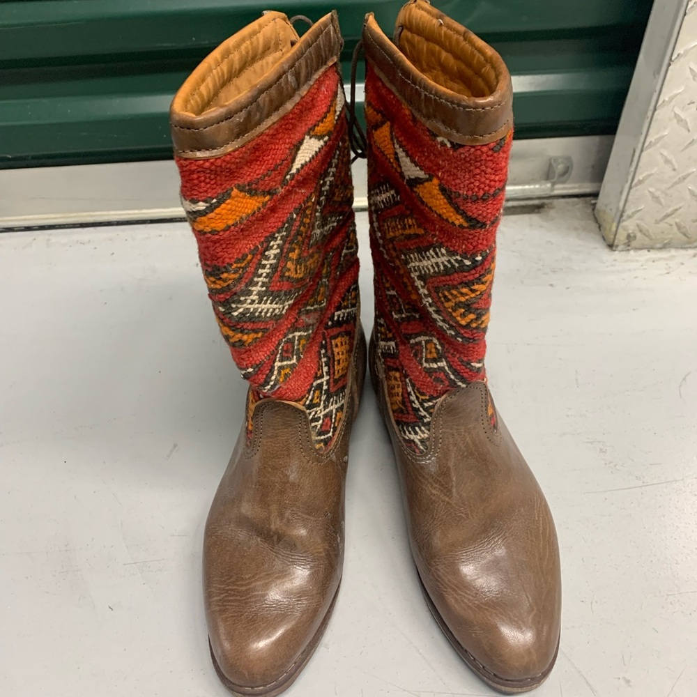 Leather boots with carpet detail warm and stylish